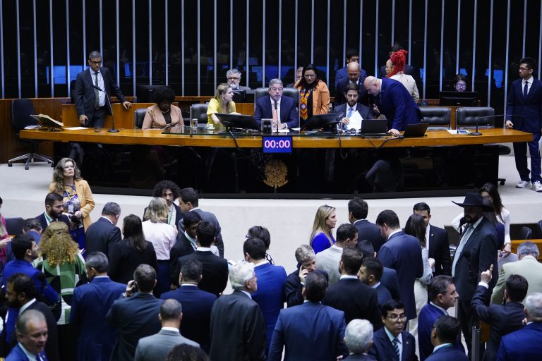 apos-governo-liberar-verbas,-camara-aprova-mp-dos-ministerios-por-337-votos-a-125