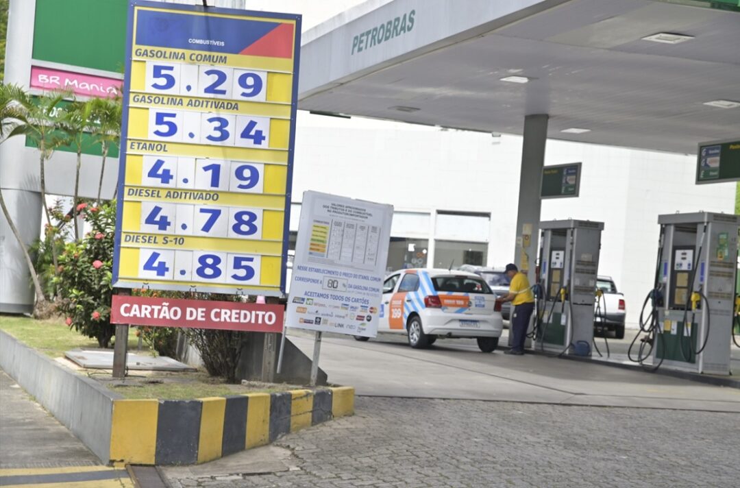 gasolina-fica-ate-14%-mais-cara-nos-postos-de-salvador-apos-mudanca-do-icms