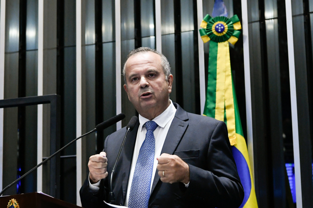 rogerio-marinho-acredita-que-juiz-foi-induzido-ao-erro-e-diz-que-vai-‘continuar-senador,-para-desespero-de-alguns’