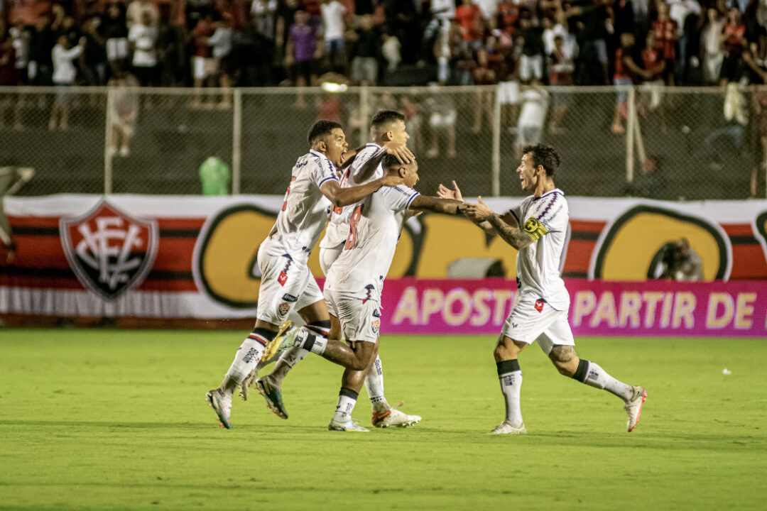 soberano,-vitoria-passa-facil-pelo-ituano-no-barradao:-3×0