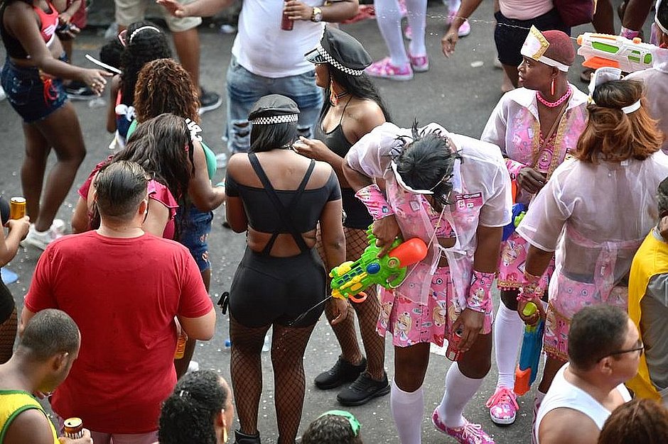 governador-sanciona-lei-que-proibe-pistolas-de-agua-no-carnaval-e-em-festas-de-rua