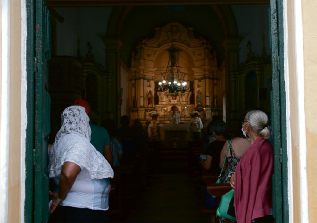 igreja-de-quase-300-anos-so-tem-missas-durante-o-dia-por-falta-de-luz