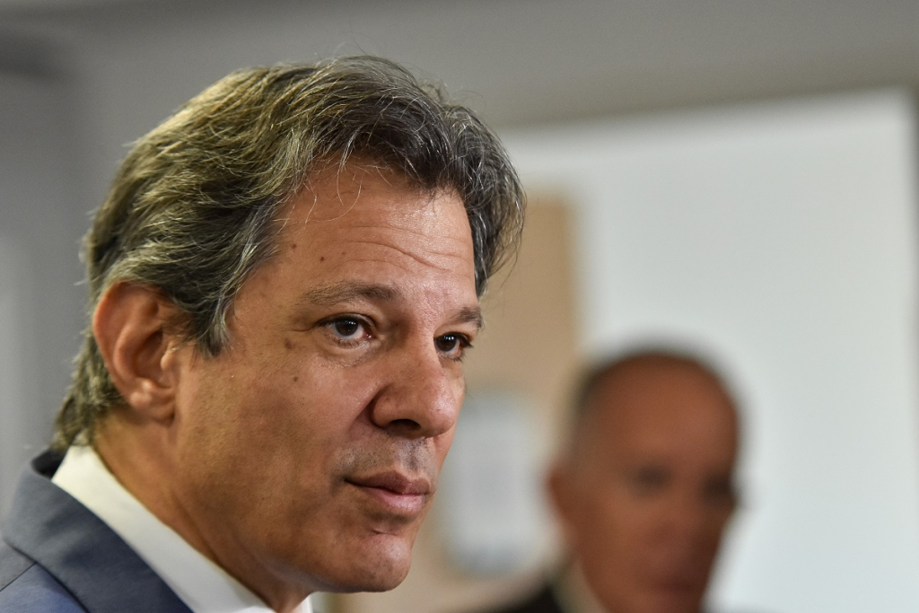 programa-para-baratear-carros-populares-deve-ser-repaginado-para-foco-em-onibus-e-caminhoes,-diz-haddad