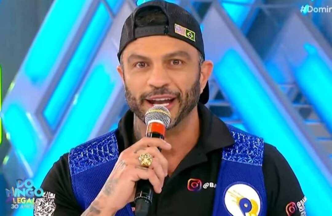 ex-bbb-kleber-bambam-e-lutador-popo-freitas-brigam-ao-vivo-no-sbt