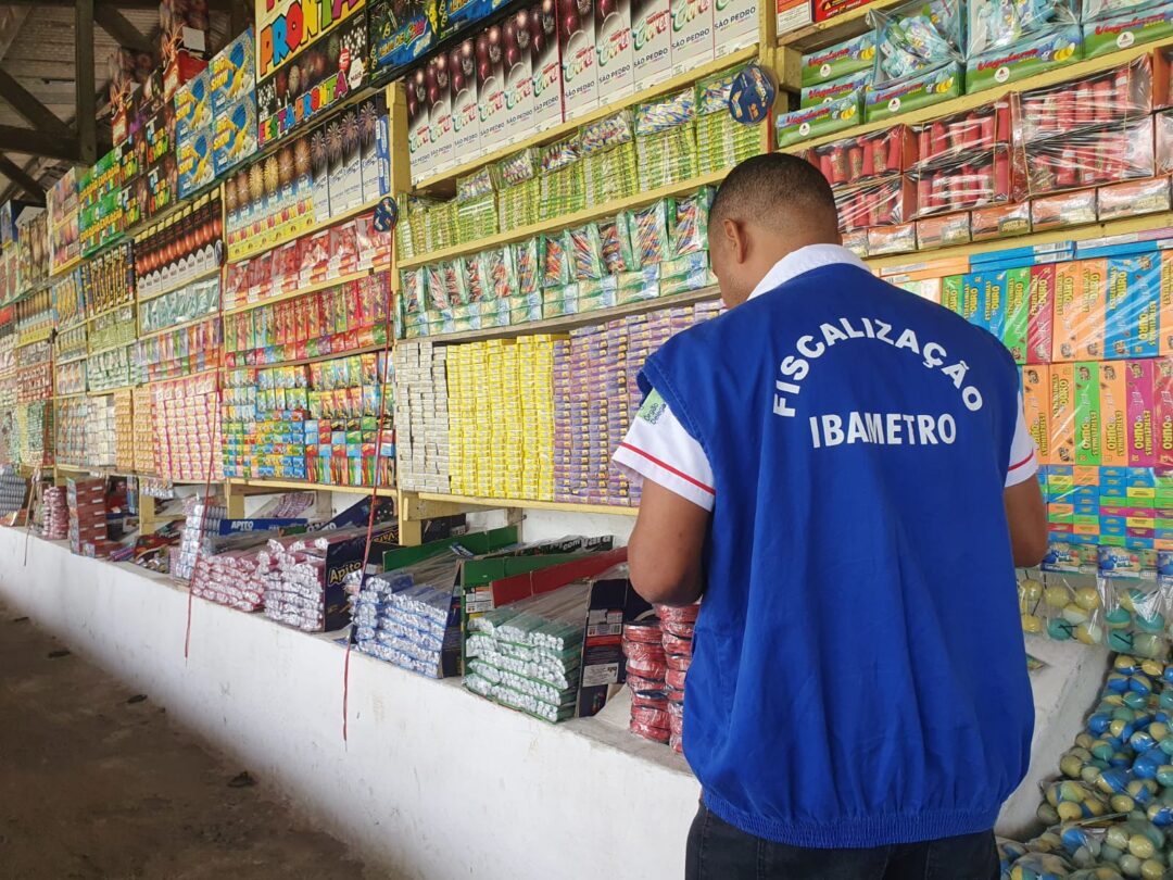 policia-fiscaliza-pontos-de-venda-de-fogos-de-artificio-em-feira-e-serrinha