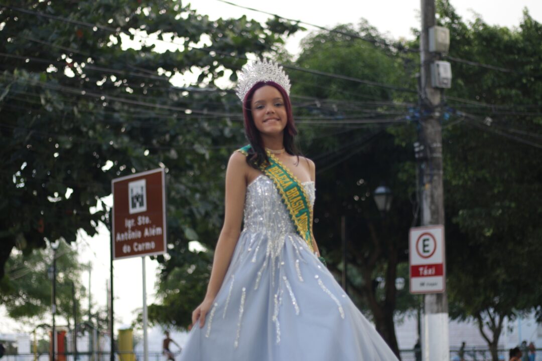 quem-e-yasmin-silva,-a-baiana-de-12-anos-que-pode-representar-o-brasil-no-miss-universo?