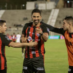 ‘passamos-sufoco-no-final,-mas-ganhamos’,-festeja-artilheiro-do-vitoria