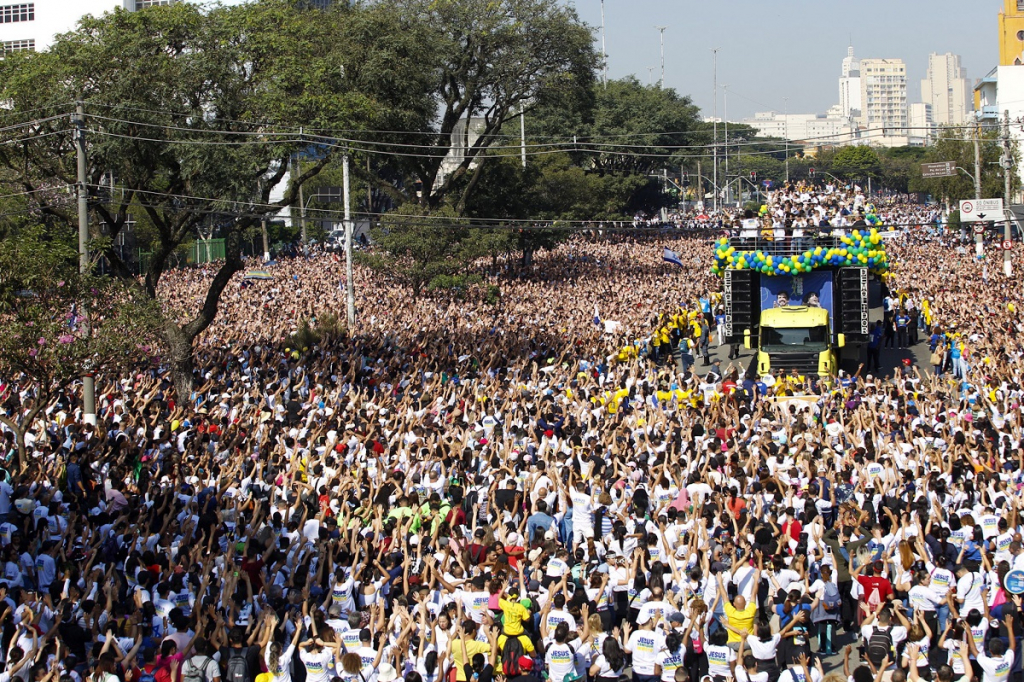 milhares-de-fieis-tomam-ruas-de-sao-paulo-na-marcha-para-jesus