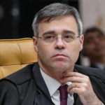 na-marcha-para-jesus,-mendonca-agrade-oracoes-e-diz-que-sempre-‘busca-deus’-antes-de-decisoes-no-stf