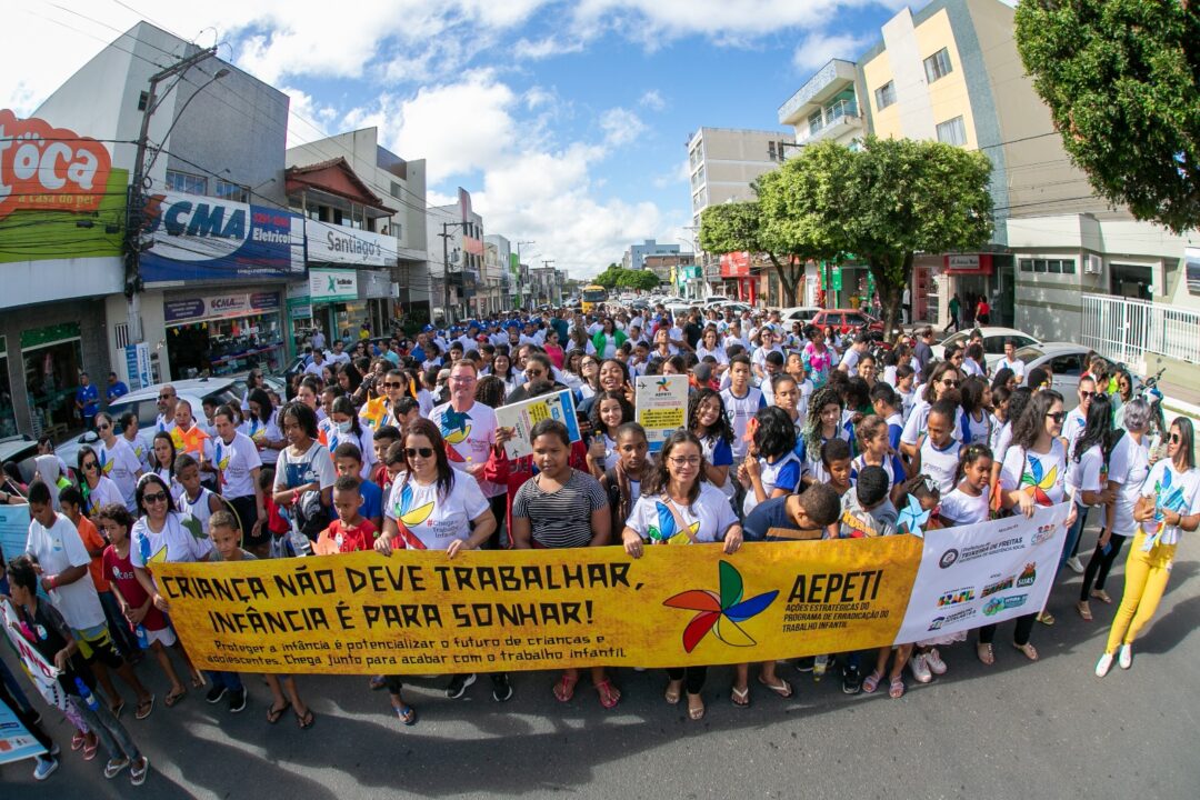 caminhada-para-a-erradicacao-do-trabalho-infantil-ocorreu-nesta-segunda-(12);-confira