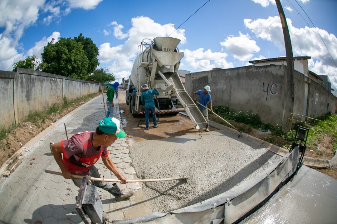 prefeitura-prossegue-com-pavimentacao-do-alto-do-tancredo;-confira