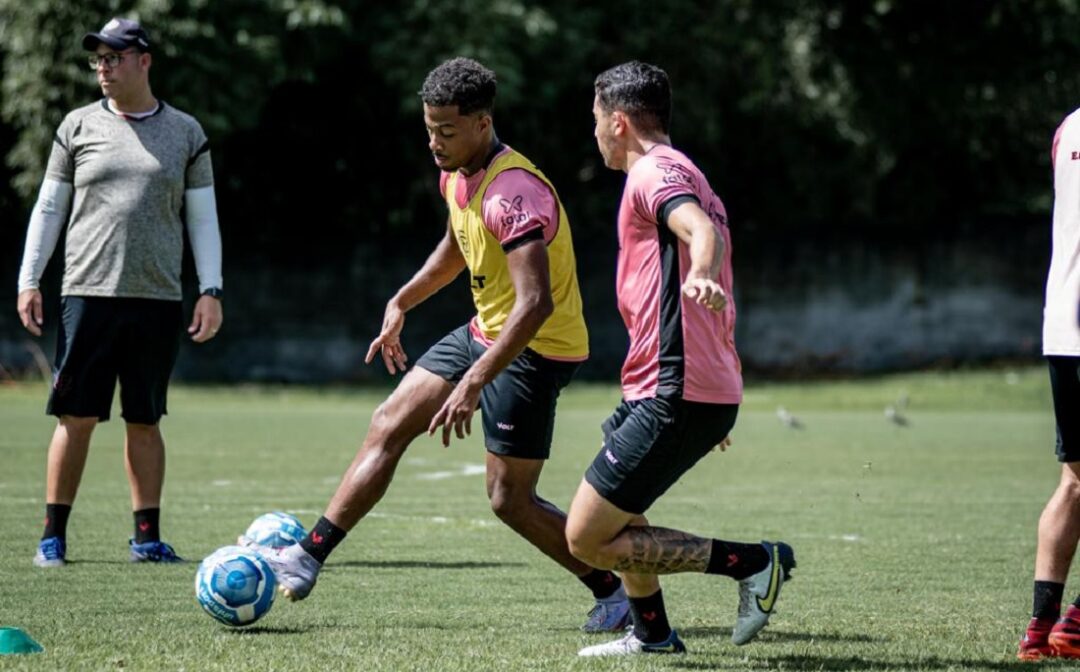 vitoria-treina-troca-de-passes-e-finalizacoes-de-olho-no-guarani