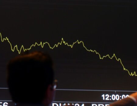 dolar-sobe-para-r$-4,98-em-mais-um-dia-de-turbulencia-no-mercado